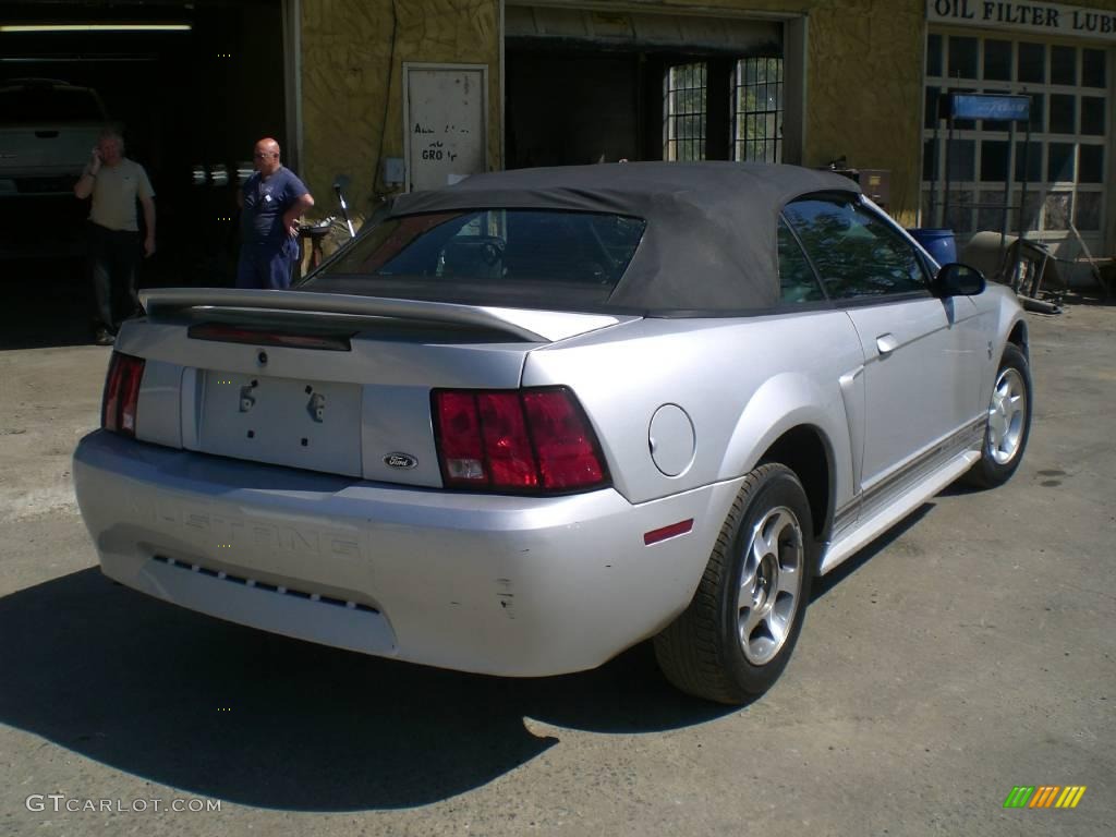 2000 Mustang V6 Convertible - Silver Metallic / Dark Charcoal photo #7