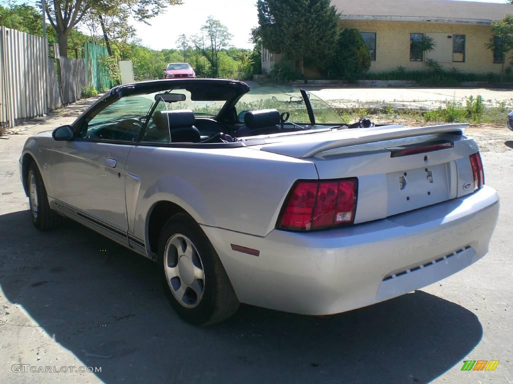 2000 Mustang V6 Convertible - Silver Metallic / Dark Charcoal photo #13