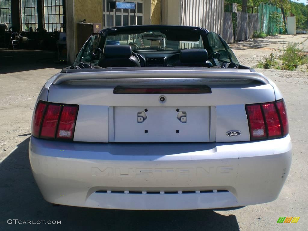 2000 Mustang V6 Convertible - Silver Metallic / Dark Charcoal photo #14