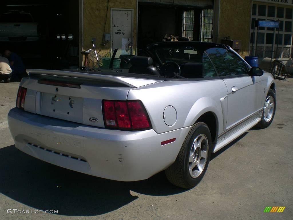 2000 Mustang V6 Convertible - Silver Metallic / Dark Charcoal photo #15