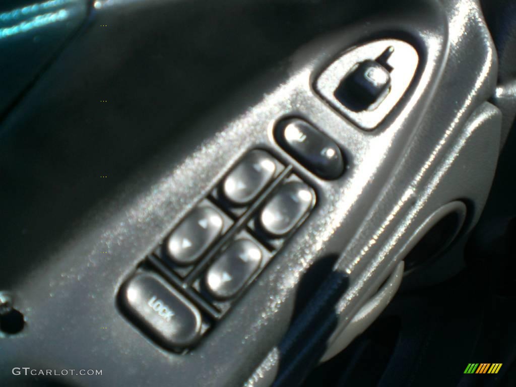 2000 Mustang V6 Convertible - Silver Metallic / Dark Charcoal photo #22