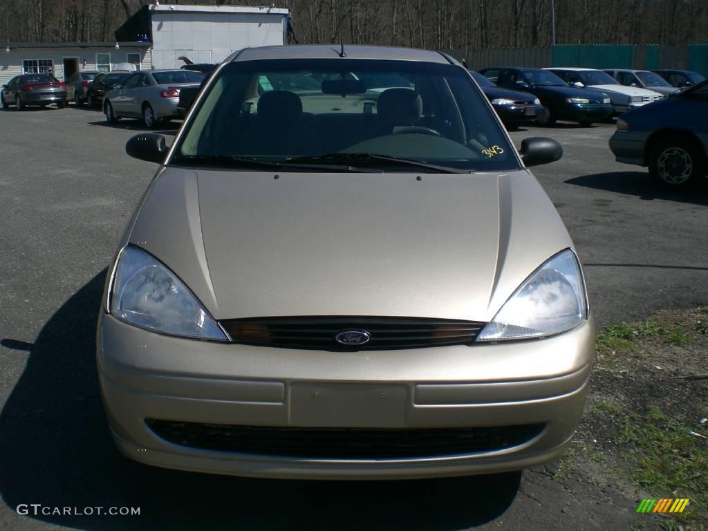 2001 Focus SE Sedan - Jackpot Gold Metallic / Medium Pebble photo #1