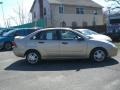 2001 Jackpot Gold Metallic Ford Focus SE Sedan  photo #8
