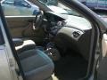 2001 Jackpot Gold Metallic Ford Focus SE Sedan  photo #10