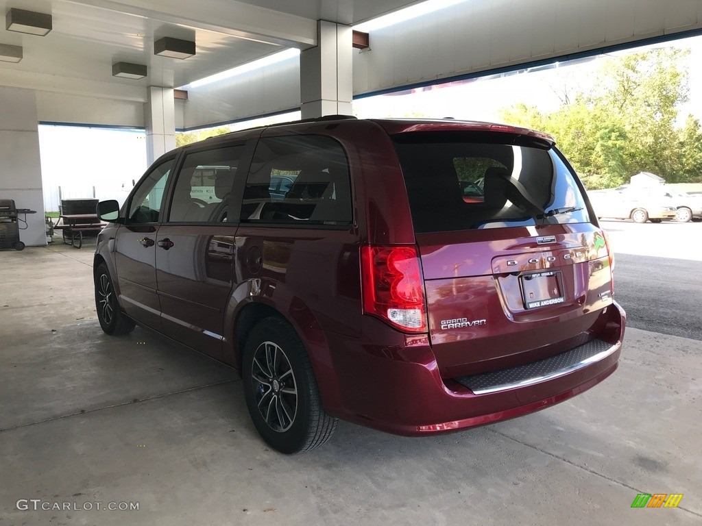 2017 Grand Caravan GT - Octane Red / Black photo #5