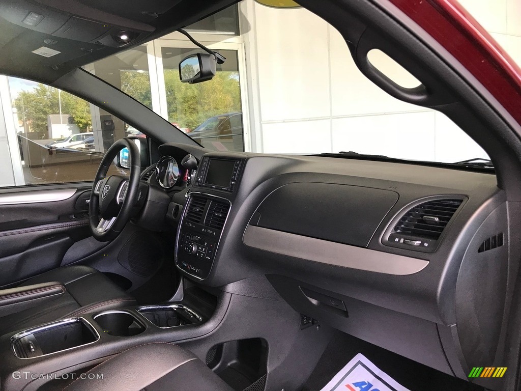 2017 Grand Caravan GT - Octane Red / Black photo #6
