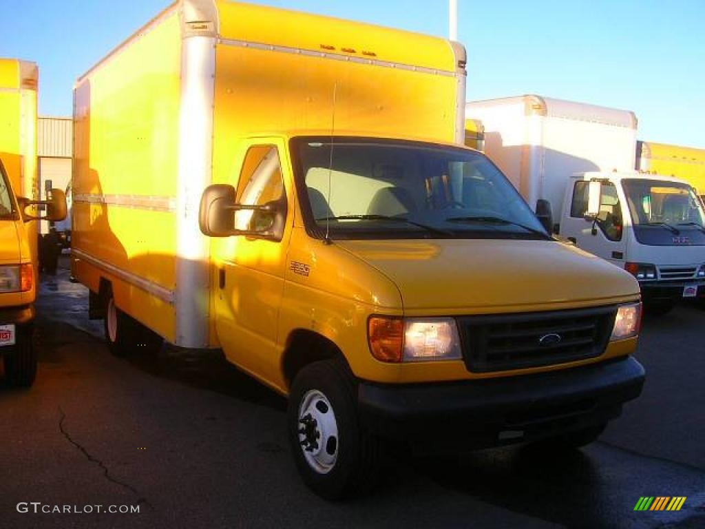2005 E Series Cutaway E350 Commercial Moving Truck - Yellow / Medium Flint photo #1