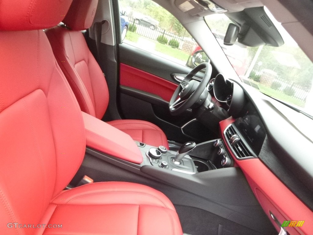 Black/Red Interior 2019 Alfa Romeo Giulia AWD Photo #129864037