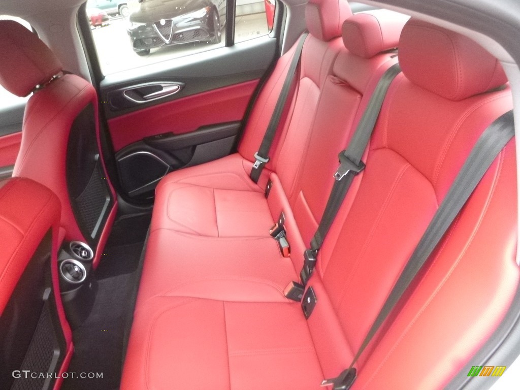 Black/Red Interior 2019 Alfa Romeo Giulia AWD Photo #129864072