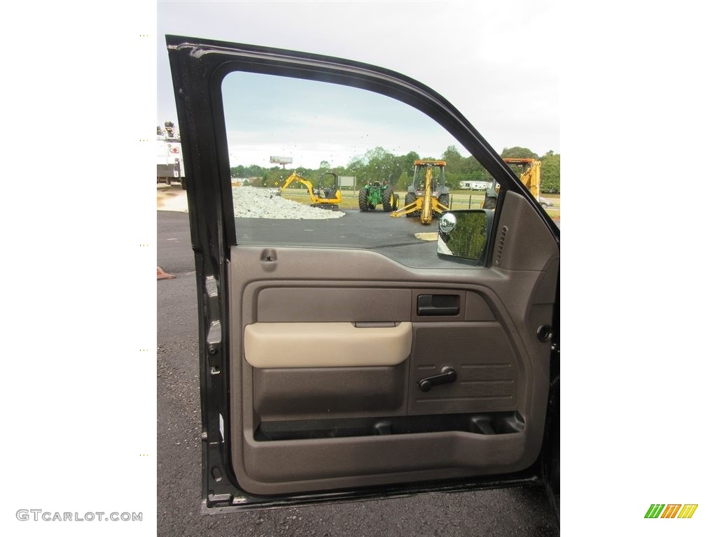 2010 F150 XL Regular Cab - Tuxedo Black / Medium Stone photo #9