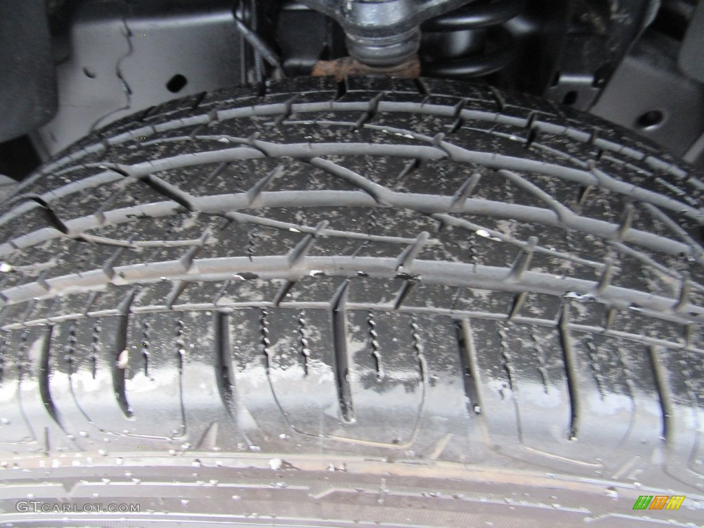 2010 F150 XL Regular Cab - Tuxedo Black / Medium Stone photo #28