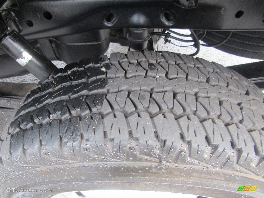 2010 F150 XL Regular Cab - Tuxedo Black / Medium Stone photo #32