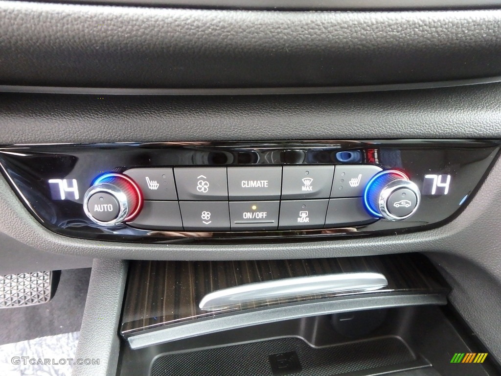 2018 Buick Regal TourX Essence AWD Controls Photos