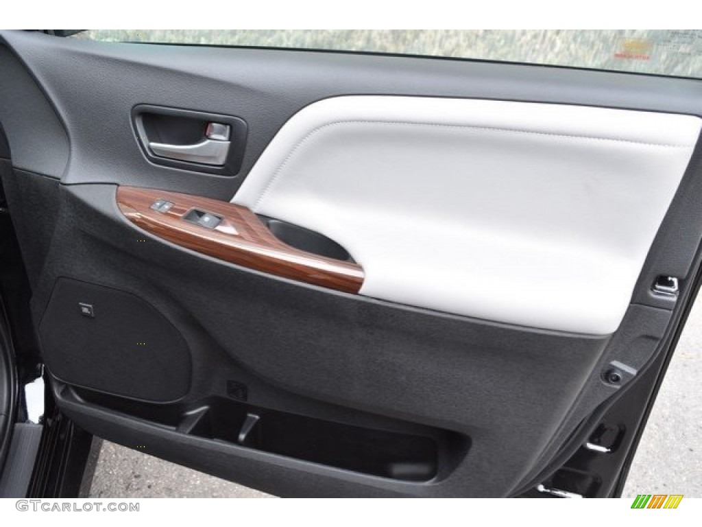 2019 Sienna Limited AWD - Midnight Black Metallic / Ash photo #26