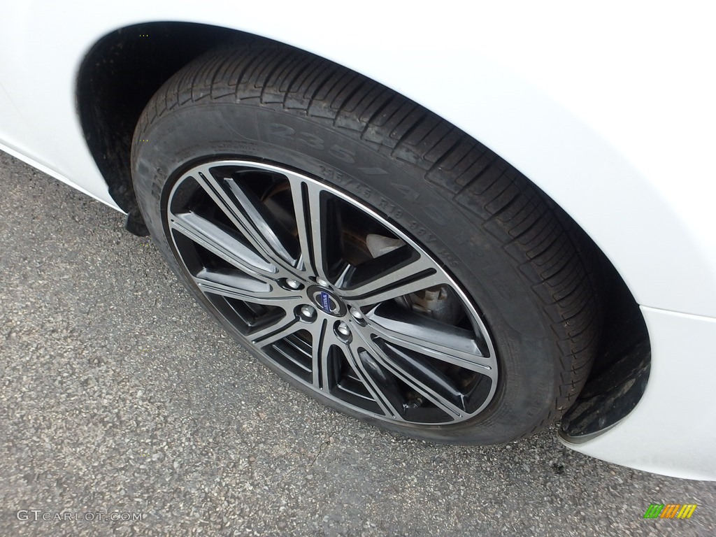 2018 S60 T5 AWD - Ice White / Black photo #9