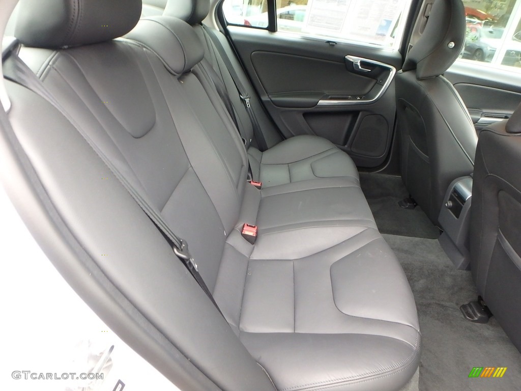 2018 S60 T5 AWD - Ice White / Black photo #14