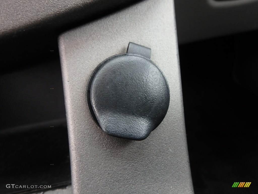 2005 VUE V6 AWD - Black Onyx / Gray photo #29