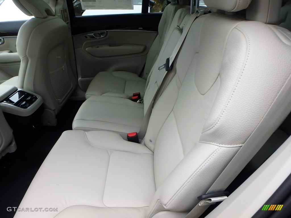 2019 XC90 T6 AWD Momentum - Magic Blue Metallic / Blonde photo #8