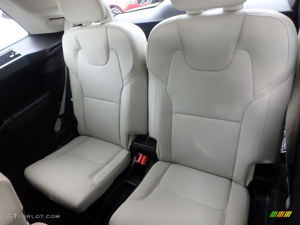 2019 XC90 T6 AWD Momentum - Magic Blue Metallic / Blonde photo #9
