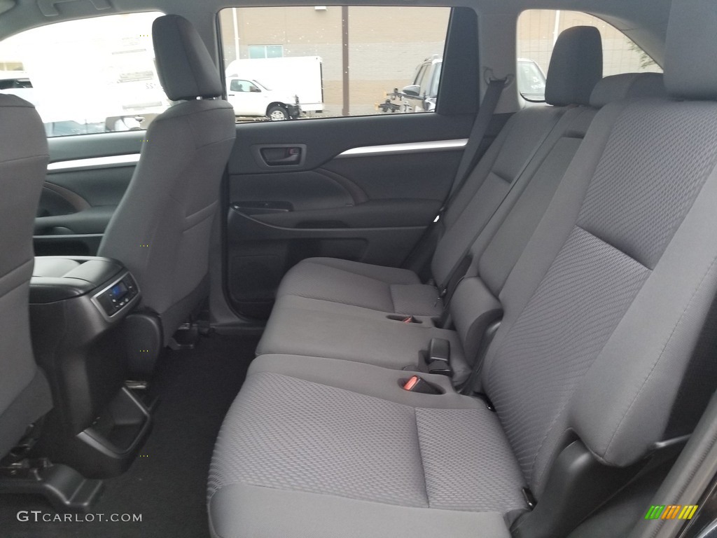 2019 Toyota Highlander LE Rear Seat Photo #129894580