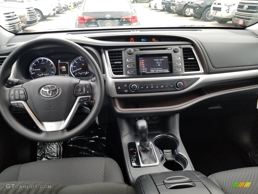 2019 Toyota Highlander LE Black Dashboard Photo #129894598