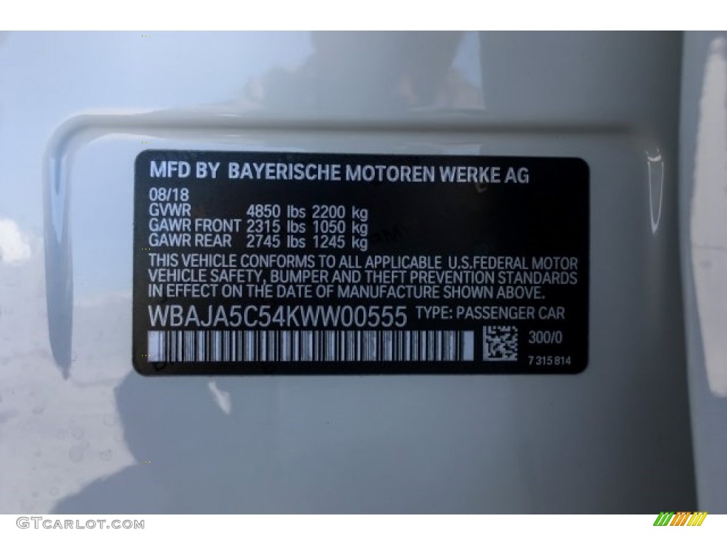 2019 5 Series Color Code 300 for Alpine White Photo #129895459