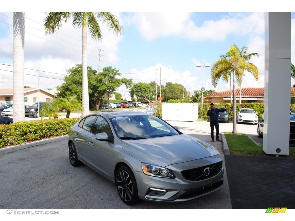 2018 S60 T5 Dynamic - Electric Silver Metallic / Beige photo #1