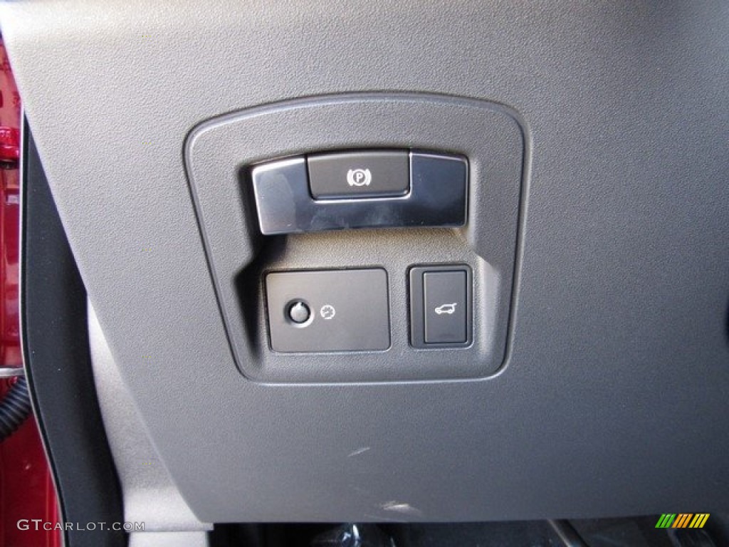 2019 Land Rover Range Rover Velar S Controls Photo #129905376