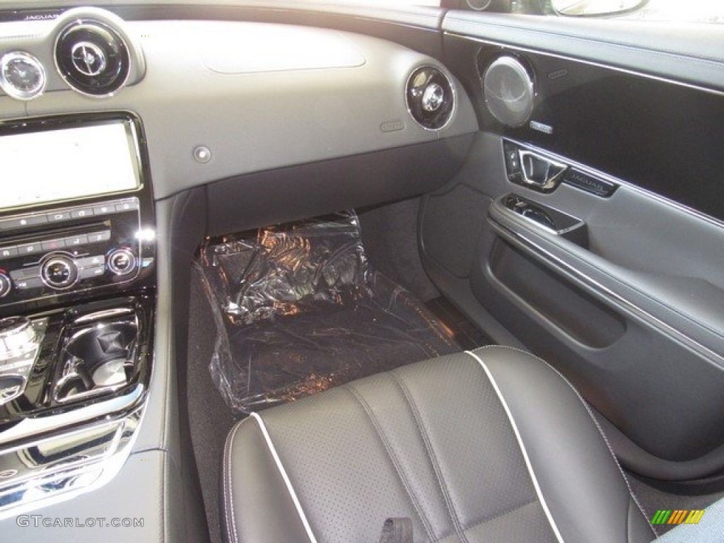 2019 Jaguar XJ R-Sport Front Seat Photo #129905982