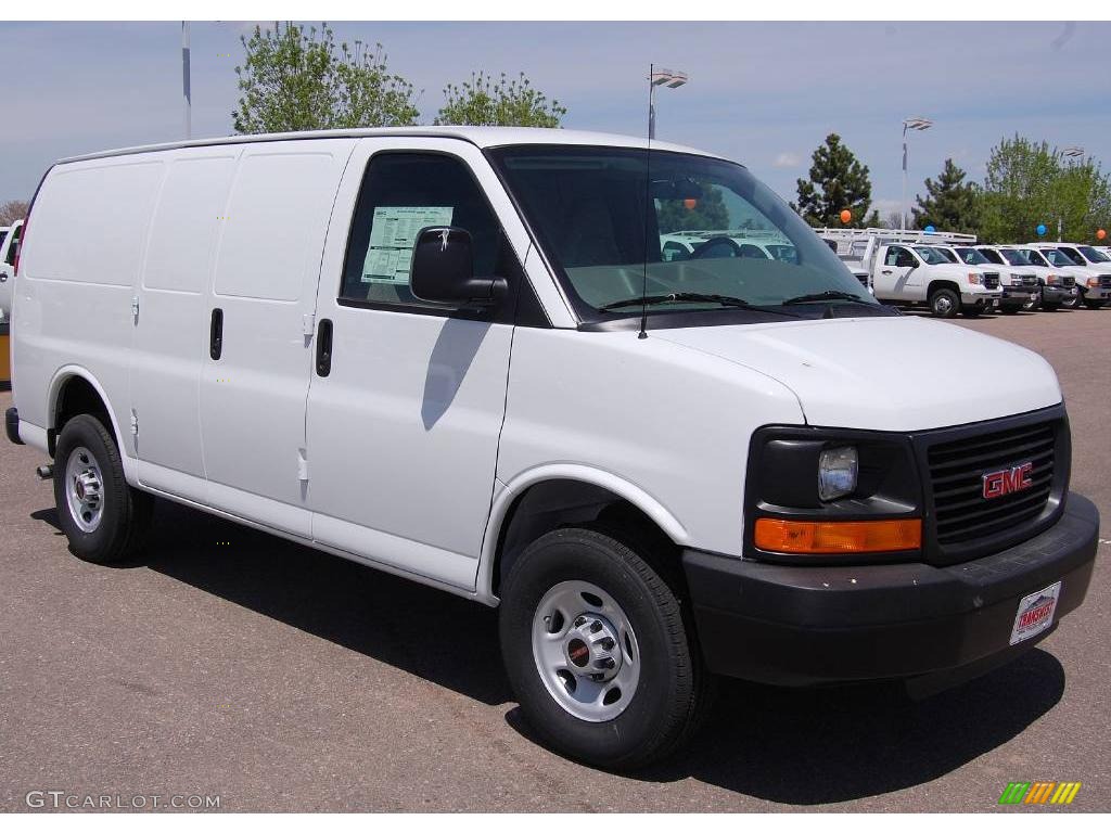 Summit White GMC Savana Van