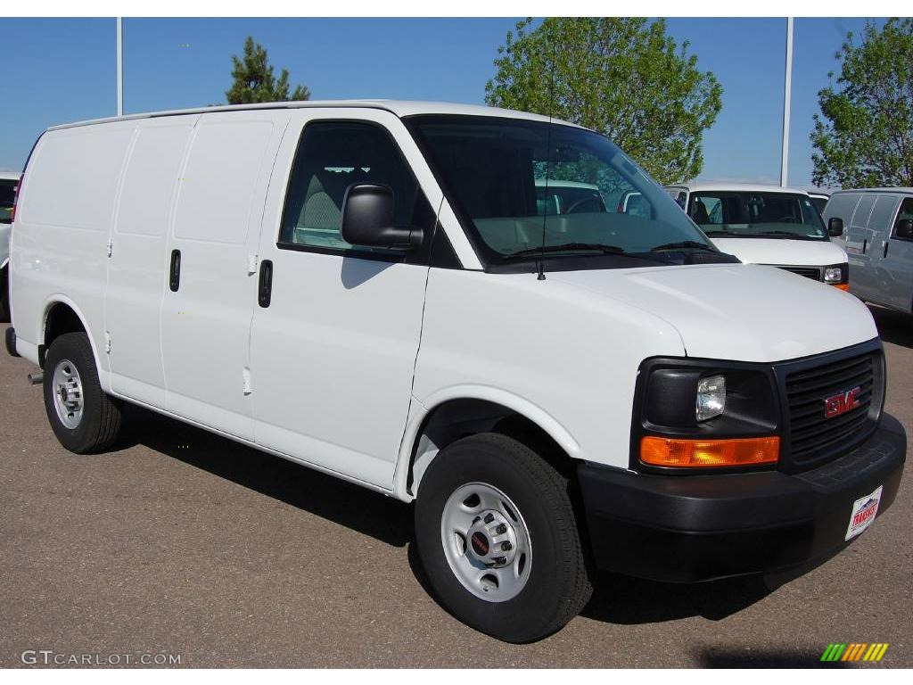 Summit White GMC Savana Van