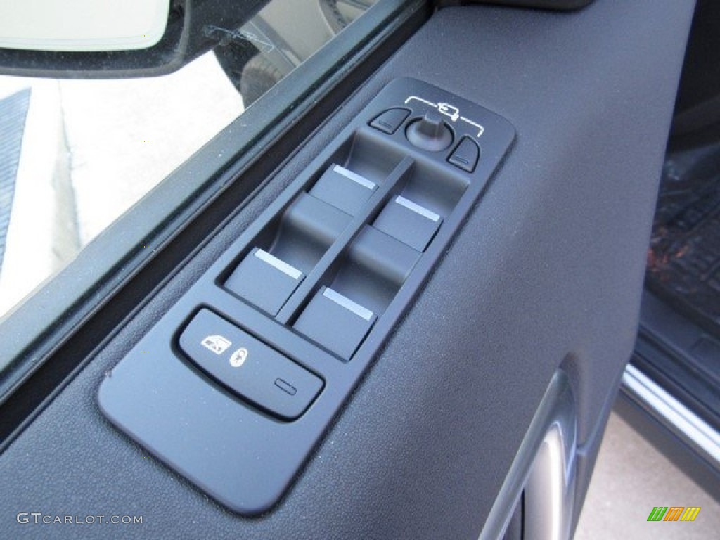 2019 Land Rover Discovery Sport HSE Controls Photo #129908637