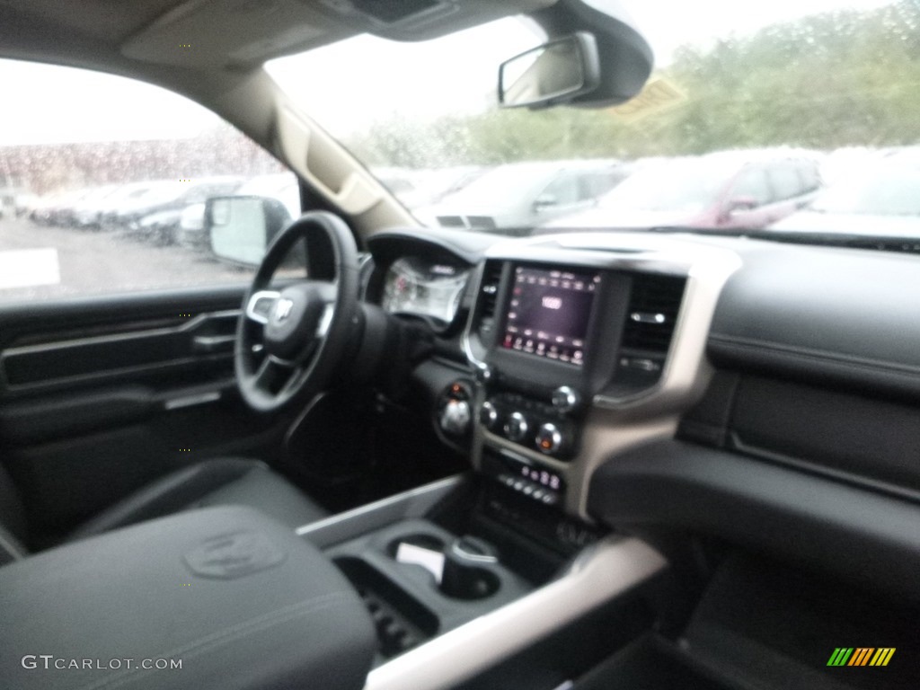 2019 1500 Laramie Crew Cab 4x4 - Diamond Black Crystal Pearl / Black photo #11