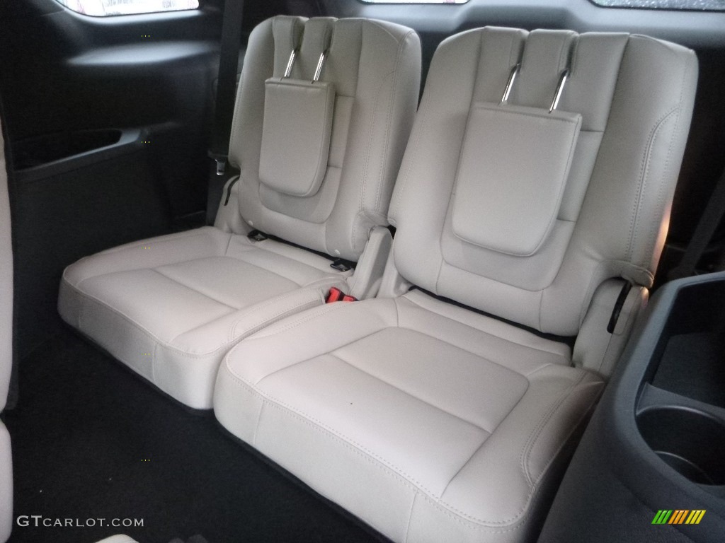 2018 Explorer Limited 4WD - White Platinum / Medium Stone photo #9