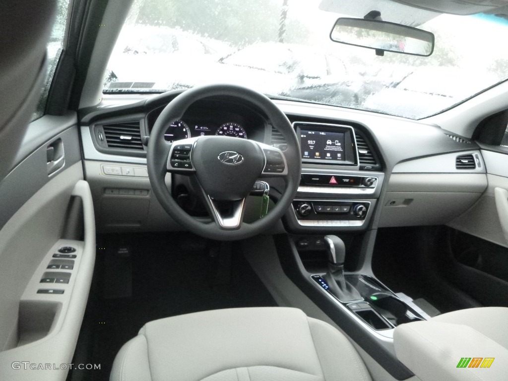 Gray Interior 2019 Hyundai Sonata SE Photo #129917476