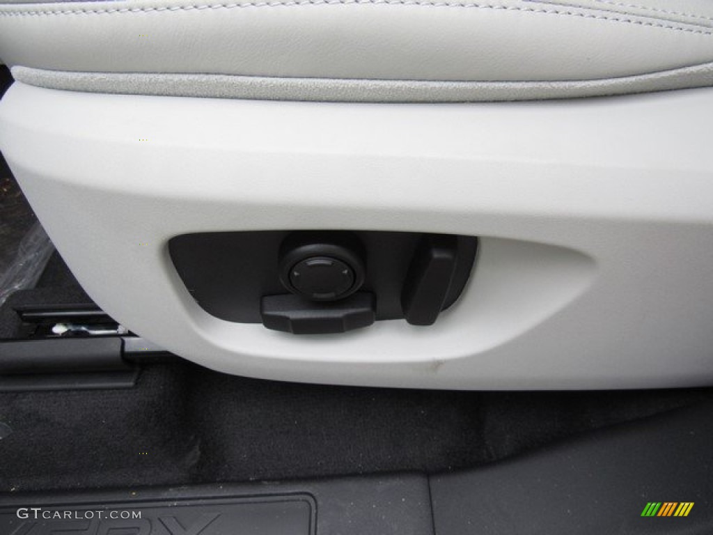 2019 Land Rover Discovery Sport HSE Controls Photo #129928576