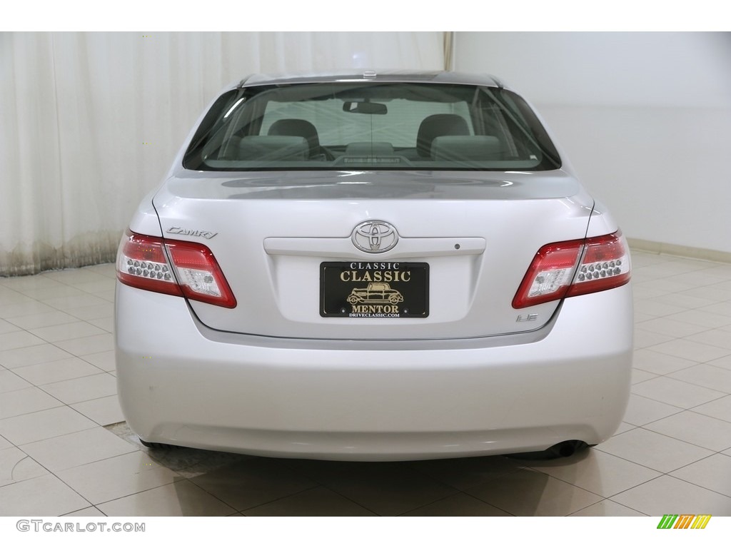2011 Camry LE - Classic Silver Metallic / Ash photo #17