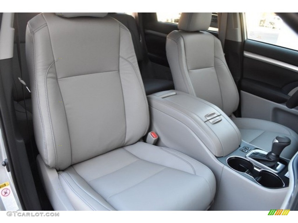 2019 Toyota Highlander XLE AWD Front Seat Photo #129929404