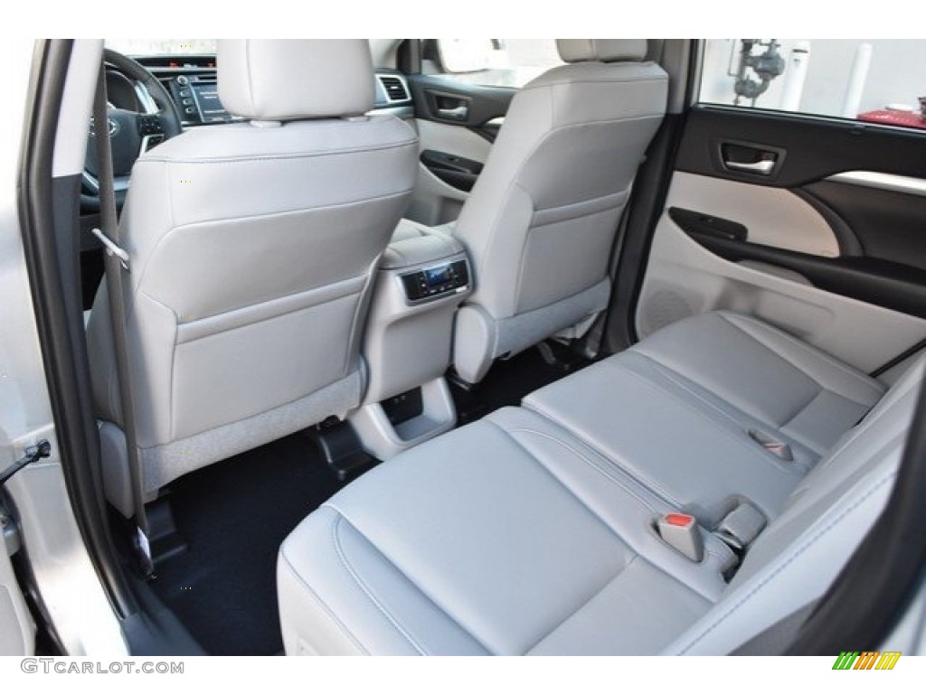 2019 Toyota Highlander XLE AWD Rear Seat Photo #129929425