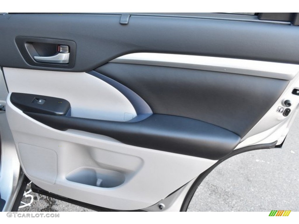 2019 Toyota Highlander XLE AWD Ash Door Panel Photo #129929638