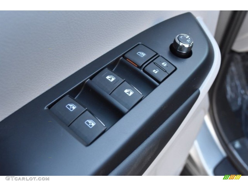 2019 Toyota Highlander XLE AWD Controls Photo #129929653