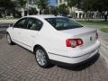 Candy White - Passat Komfort Sedan Photo No. 5