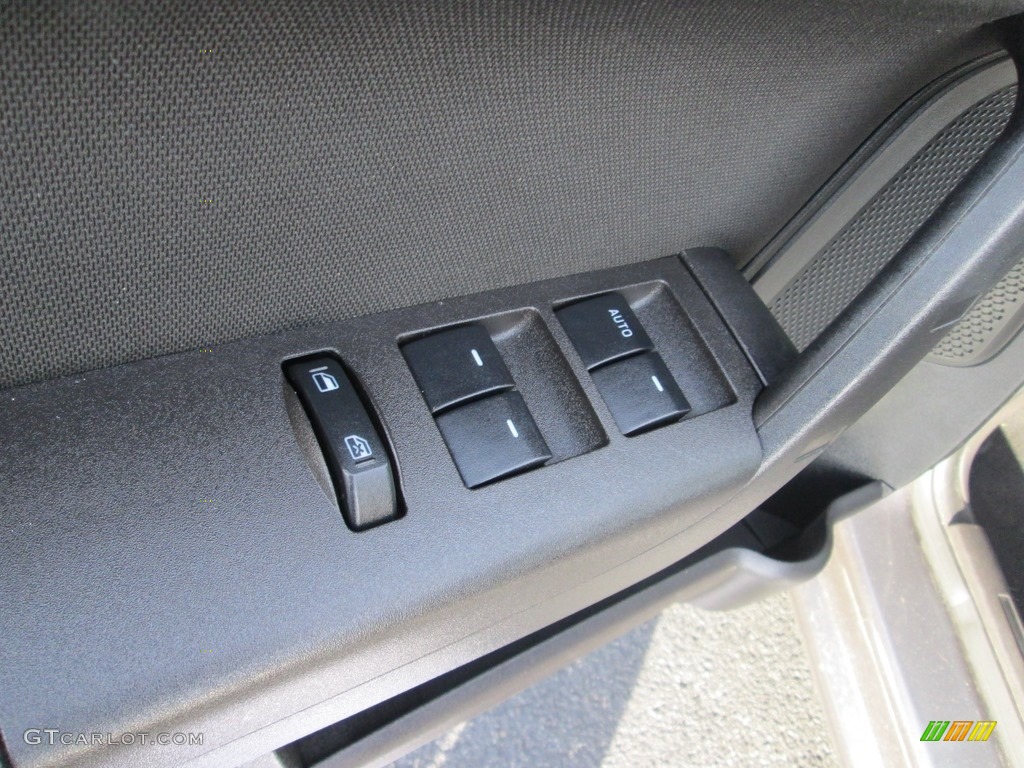 2010 Focus SES Sedan - Sterling Grey Metallic / Charcoal Black photo #14