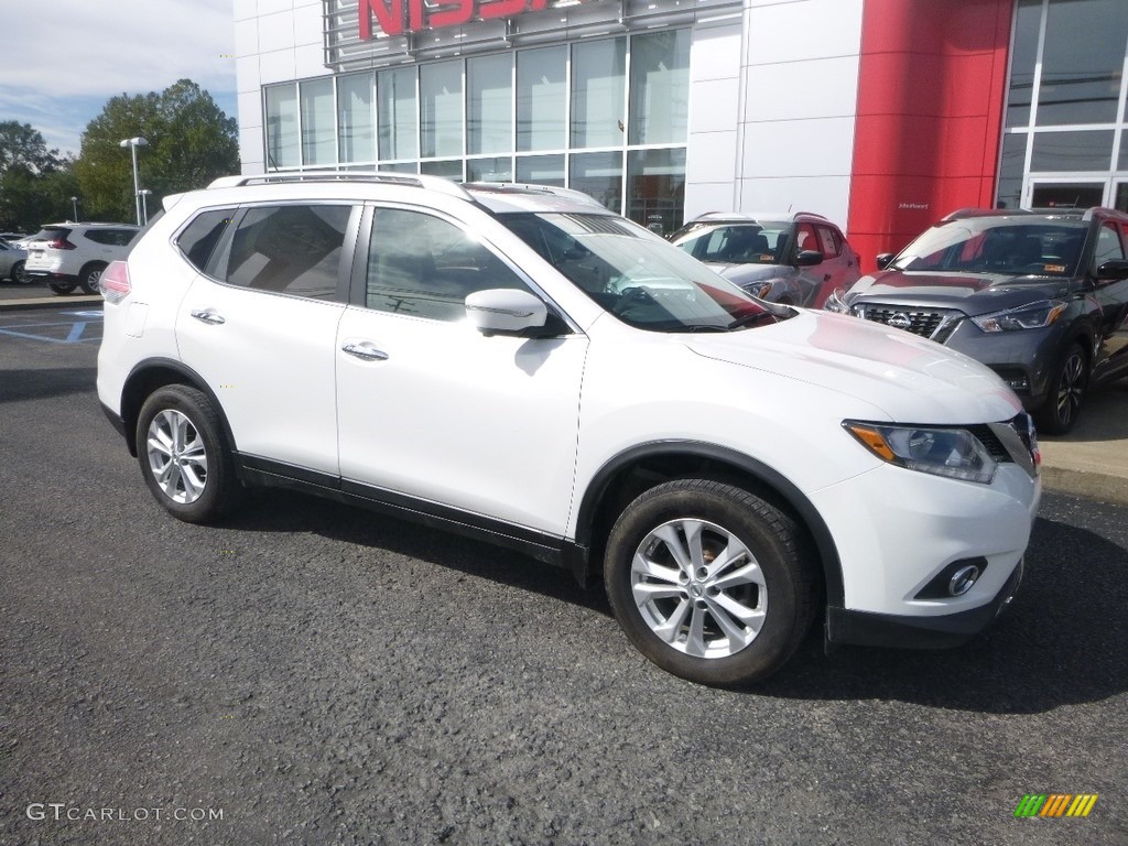 2014 Rogue SV AWD - Moonlight White / Charcoal photo #1