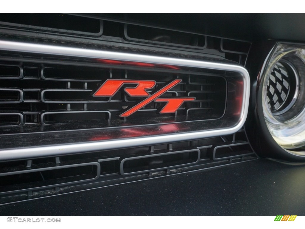 2019 Dodge Challenger R/T Plus Marks and Logos Photos