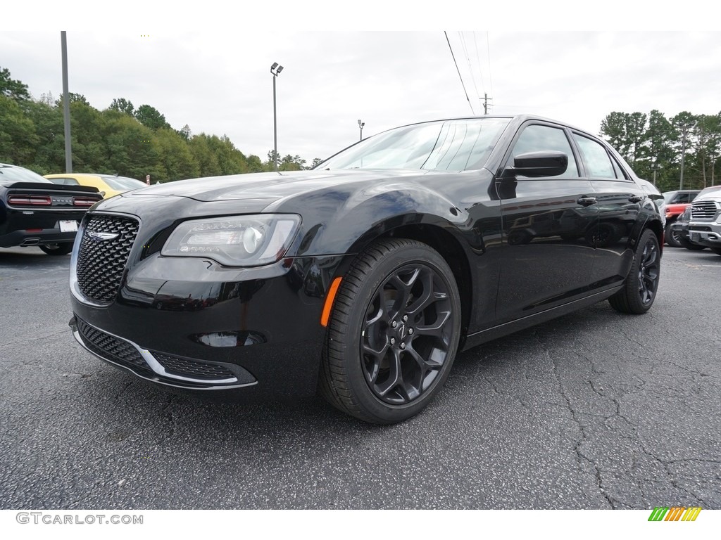 Gloss Black 2019 Chrysler 300 Touring Exterior Photo #129950256