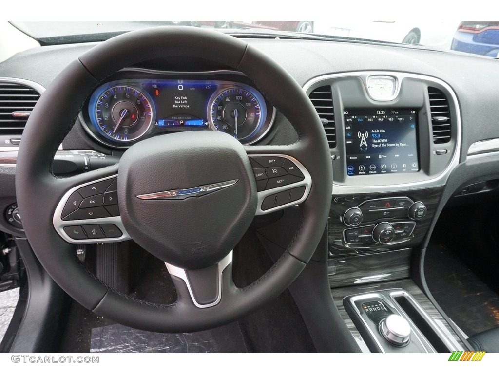 2019 Chrysler 300 Touring Black Dashboard Photo #129950305