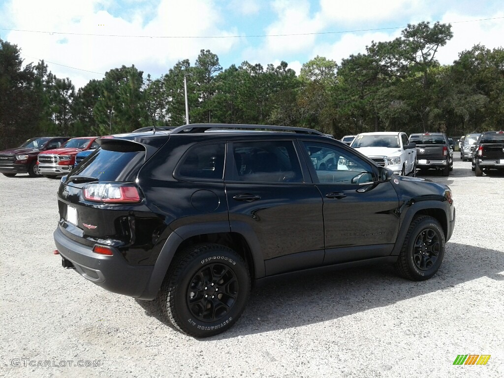 2019 Cherokee Trailhawk Elite 4x4 - Diamond Black Crystal Pearl / Black photo #5