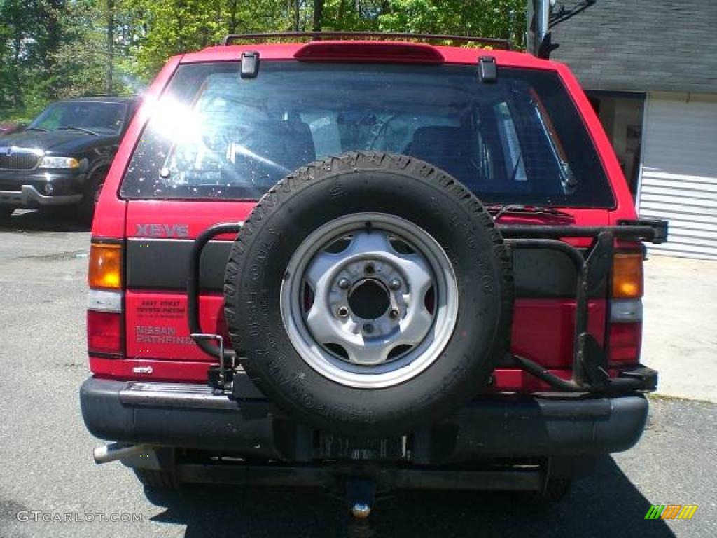 1995 Pathfinder XE - Ultra Red / Gray photo #6