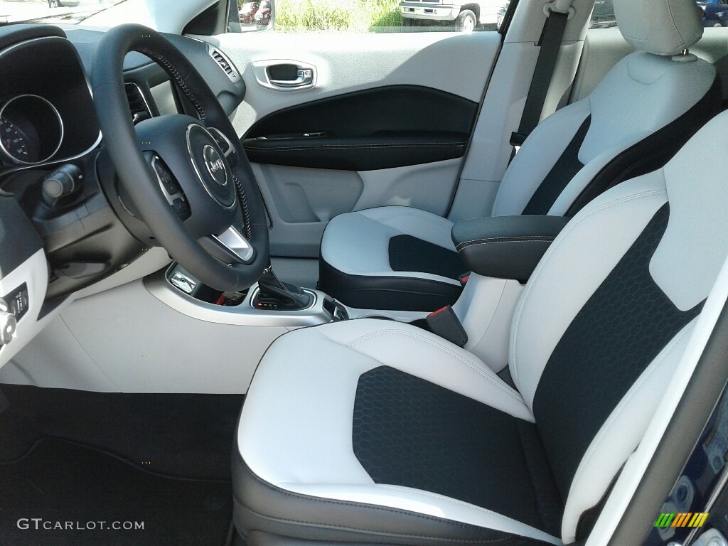 Black/Ski Gray Interior 2019 Jeep Compass Latitude Photo #129957760